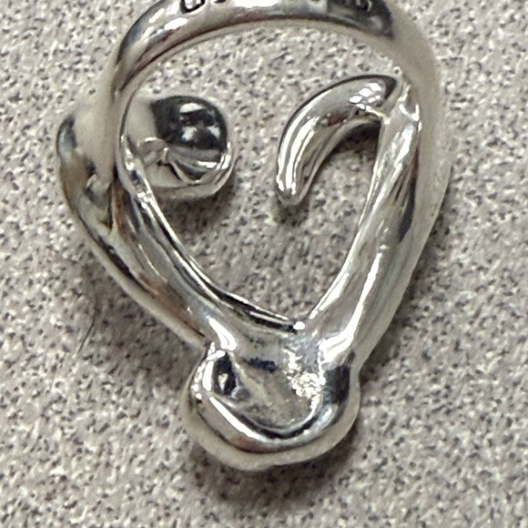 *Uno de 50 open nailed heart ring - Picture 7 of 7